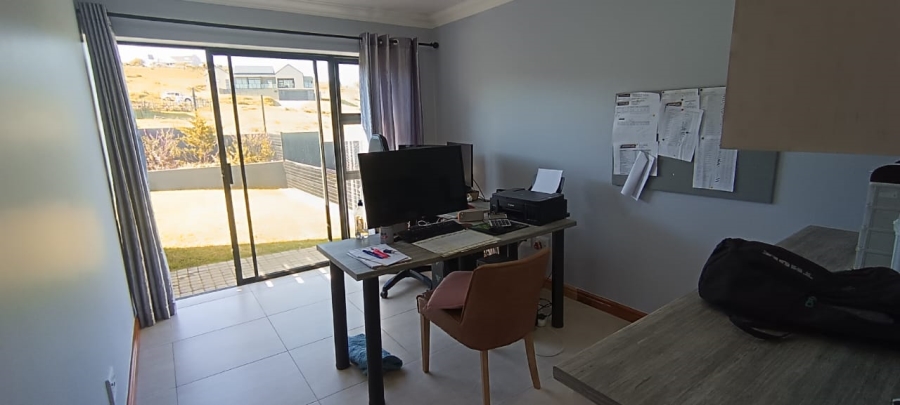 4 Bedroom Property for Sale in Outeniquasbosch Western Cape